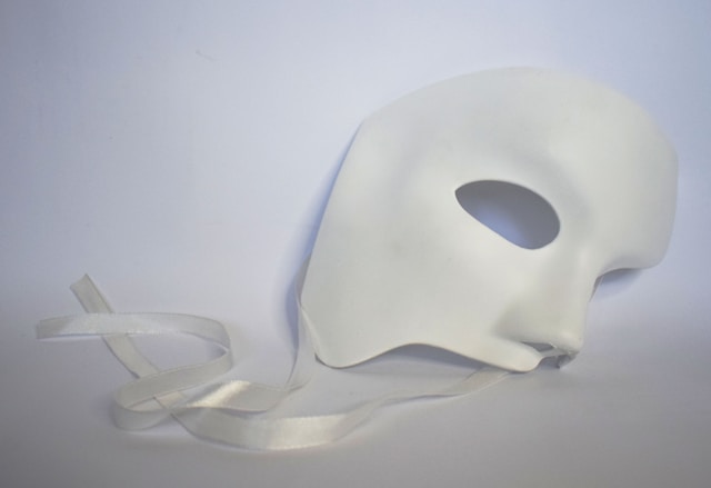 Behind the Mask: Why You Always End Up Being the One Who Apologizes
